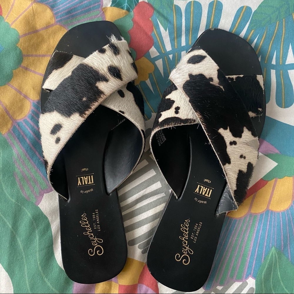 Seychelles Total Relaxation Slide in Black Cow 🐮